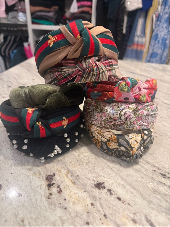 Accessories - Lot of headbands.